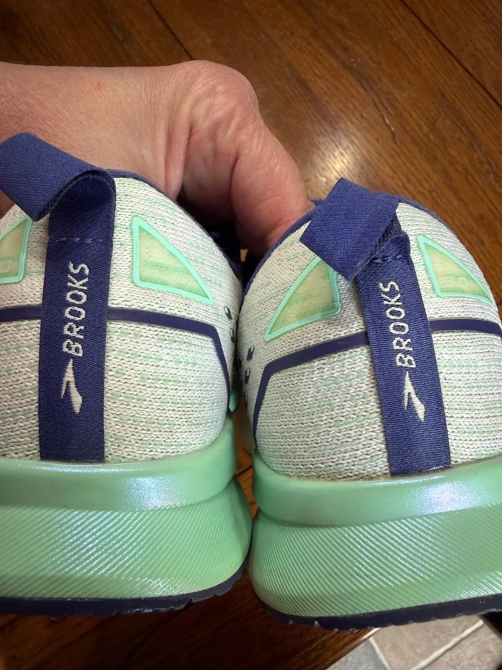 Brooks Levitate Running Shoes in Mint Green & Navy - Picture 3 of 7
